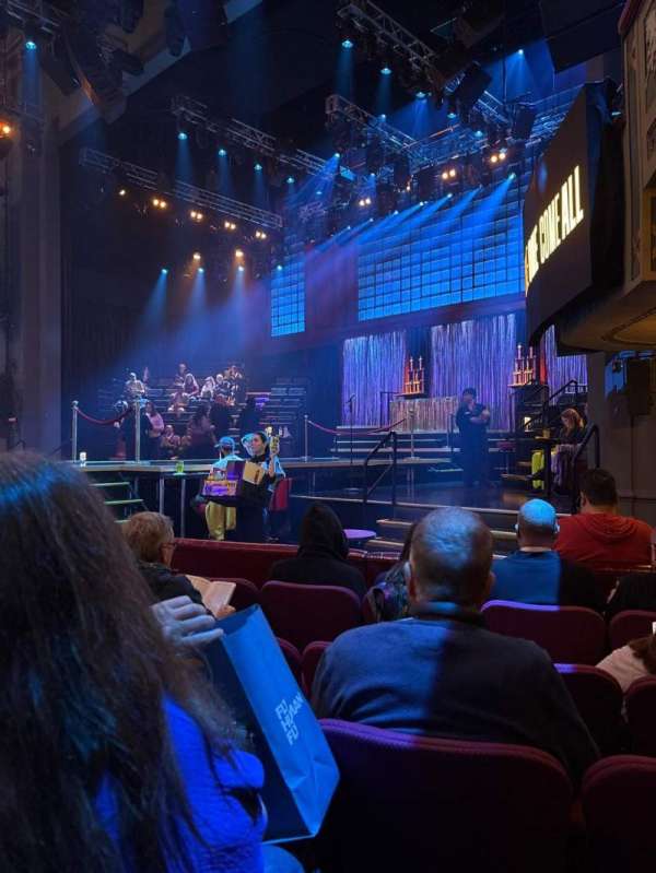 Broadhurst Theatre, bloc: Orchestra R, rangée: H, place: 18