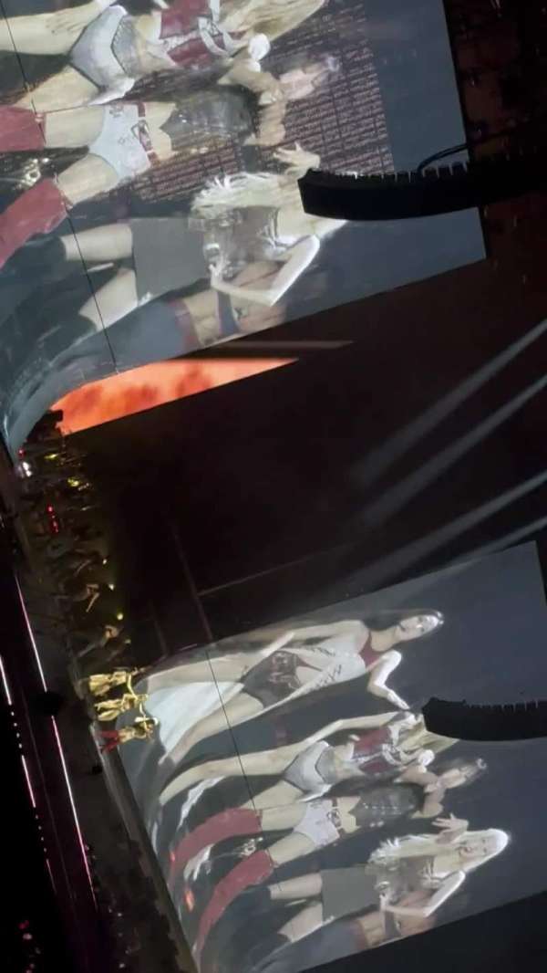 Wembley Stadium, bloc: 123, rangée: 19, place: 13