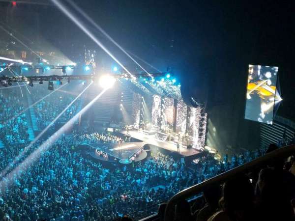 T-Mobile Arena, bloc: 222, rangée: D, place: 18