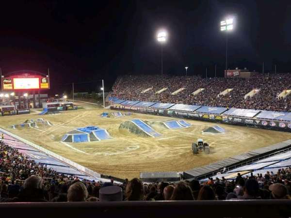 Sam Boyd Stadium, bloc: 320, rangée: 45, place: 25
