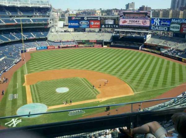Yankee Stadium, bloc: 418, rangée: 3, place: 5