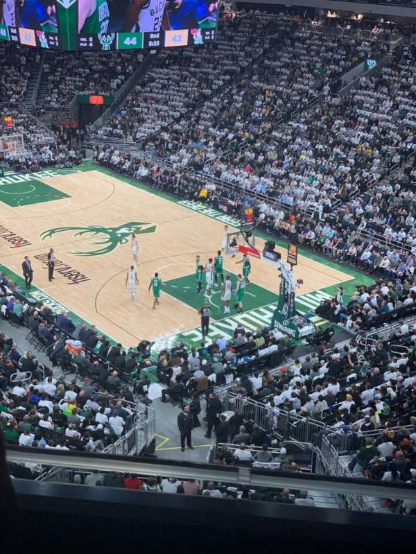 Fiserv Forum, bloc: 218, rangée: 2, place: 5