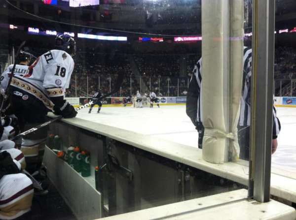 Gas South Arena, bloc: 105 - Between the Benches, rangée: n/a, place: n/a