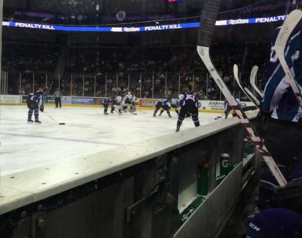 Gas South Arena, bloc: 105 - Between the Benches, rangée: N/A, place: N/A