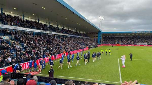 Priestfield Stadium, bloc: Brian Moore Stand, rangée: L, place: 105