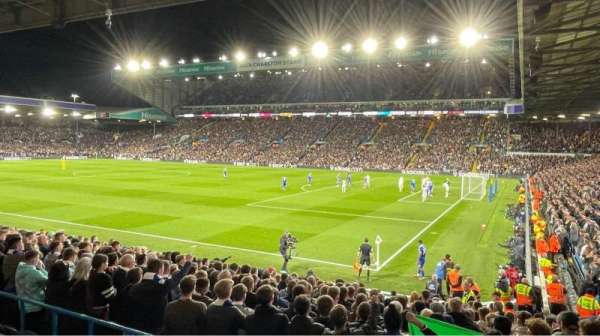 Elland Road, bloc: B2, rangée: B, place: 33