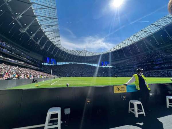 Tottenham Hotspur Stadium, bloc: 115, rangée: 1, place: 437