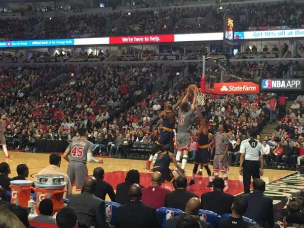 United Center, bloc: 121, rangée: 4, place: 8