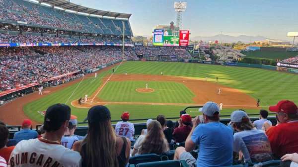 Angel Stadium, bloc: 332, rangée: F, place: 6