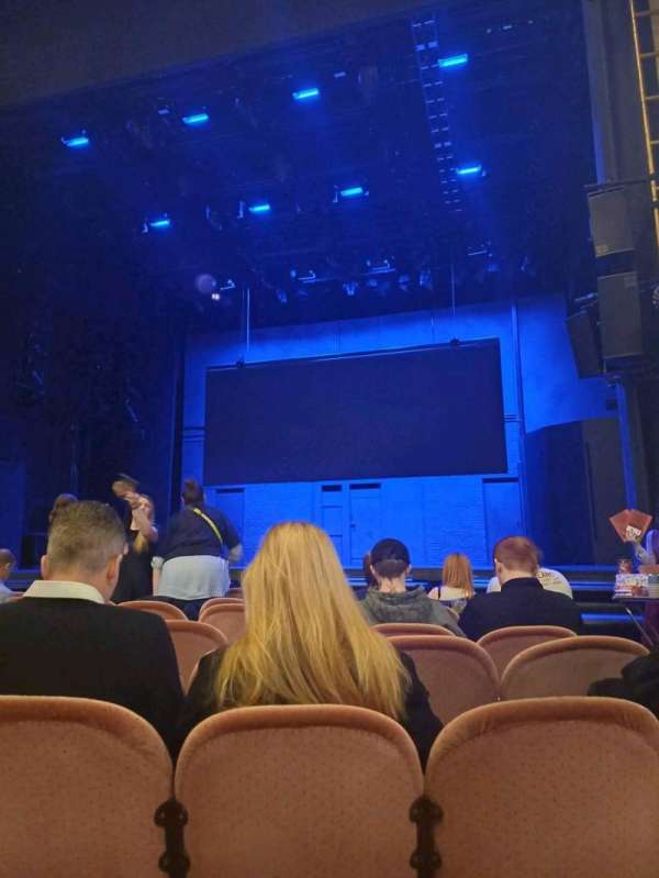 Noël Coward Theatre, bloc: Stalls, rangée: H, place: 7