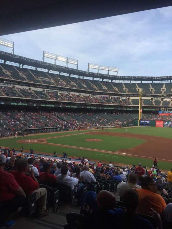 Globe Life Park in Arlington, bloc: 35, rangée: 32, place: 3