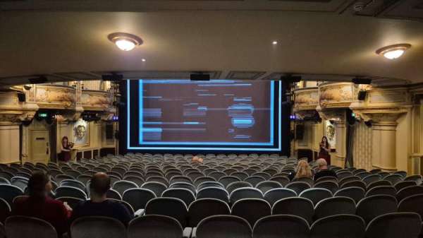 Wyndham's Theatre, bloc: Stalls, rangée: R, place: 13