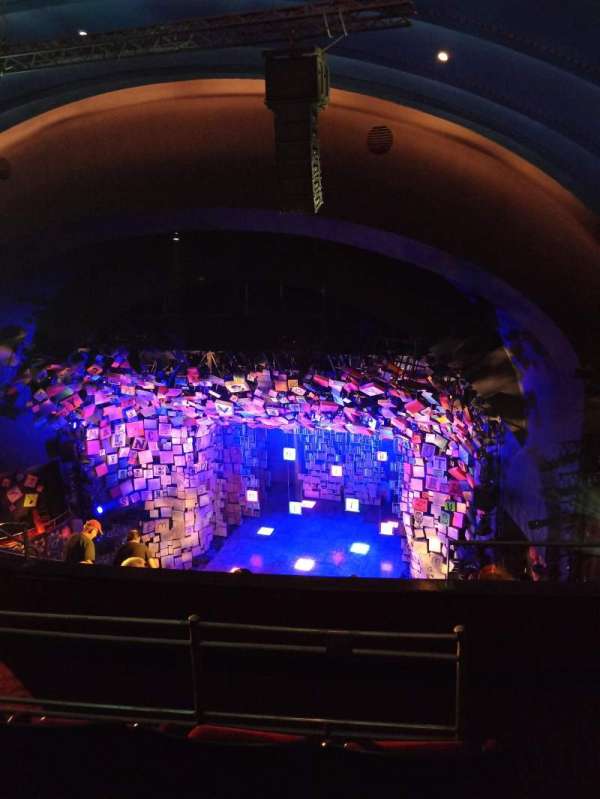 Cambridge Theatre, bloc: Upper Circle, rangée: J, place: 7