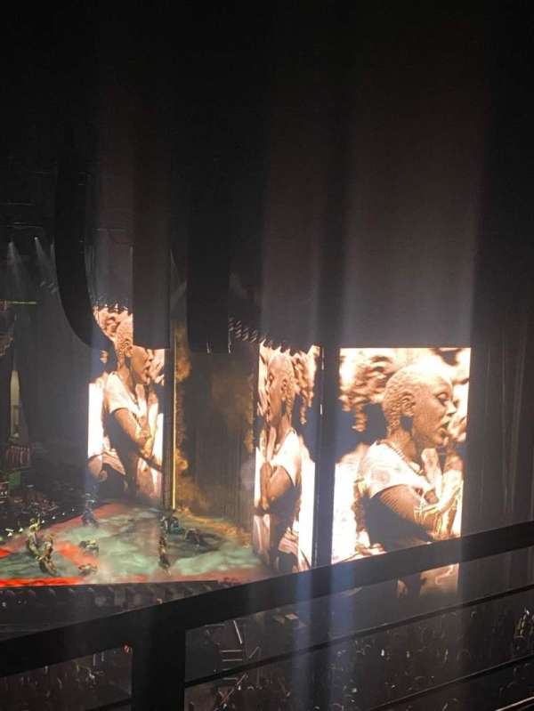 T-Mobile Arena, bloc: 224, rangée: A, place: 13/15