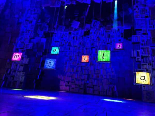 Cambridge Theatre, bloc: Stalls, rangée: A, place: 7