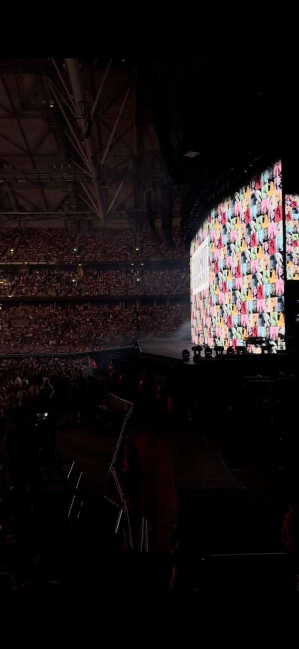 Strawberry Arena, bloc: 114, rangée: 8, place: 187