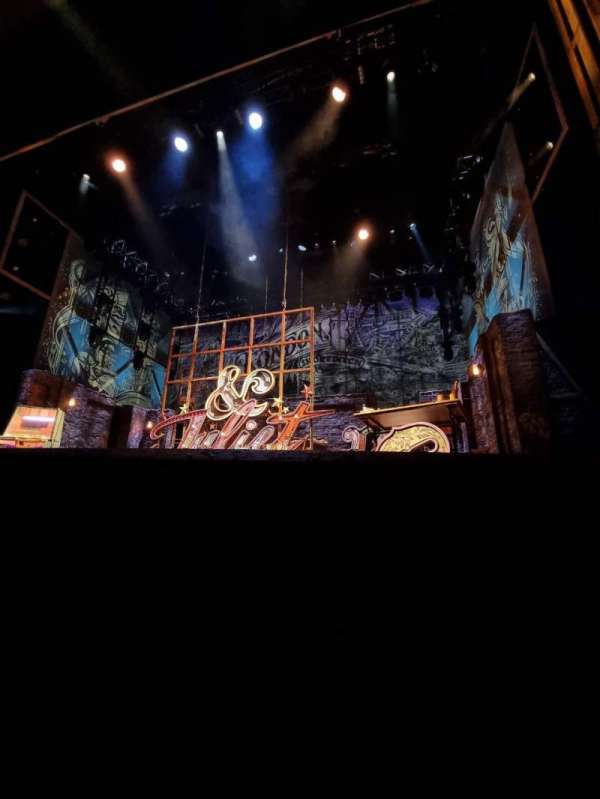 Sands Theatre at Marina Bay Sands, bloc: Stalls Center, rangée: A, place: 19