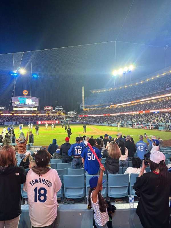 Dodger Stadium, bloc: 11FD, rangée: D, place: 4