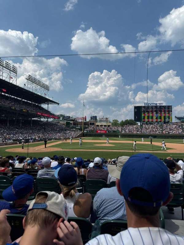 Wrigley Field, bloc: 122, rangée: 3, place: 16