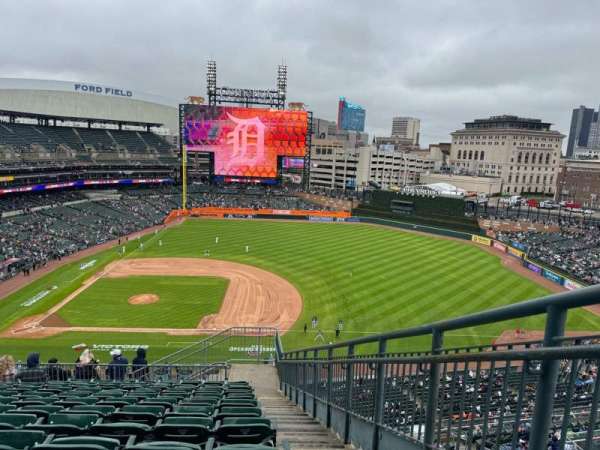 Comerica Park, bloc: 321, rangée: 12, place: 1