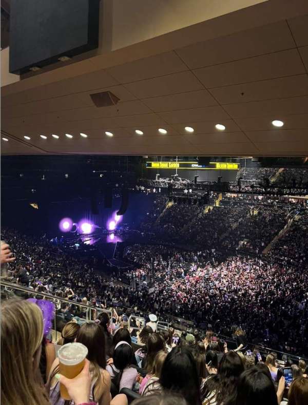 Madison Square Garden, bloc: 227, rangée: 13, place: 8