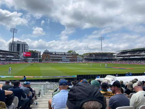 Lord's Cricket Ground, bloc: Edrich Stand Lower 3, rangée: 13, place: 30