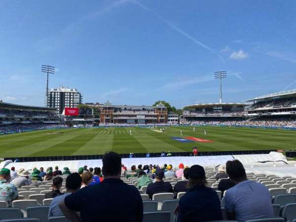 Lord's Cricket Ground, bloc: Edrich Stand Lower 4, rangée: 26, place: 69