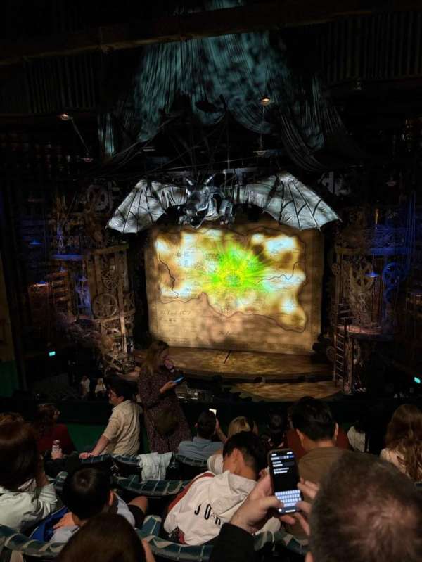 Apollo Victoria Theatre, bloc: Dress Circle, rangée: E, place: 16