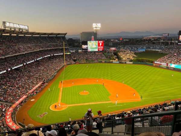 Angel Stadium, bloc: 525, rangée: G, place: 20