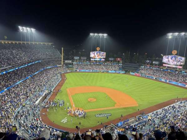 Dodger Stadium, bloc: 8TD, rangée: H, place: 4