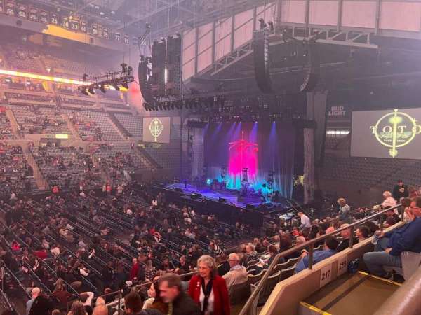 Allen County War Memorial Coliseum, bloc: 217, rangée: 16, place: 7