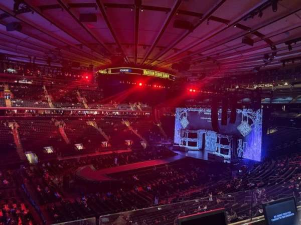 Madison Square Garden, bloc: 209, rangée: 2, place: 5