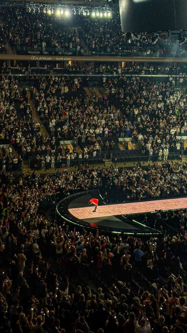 Madison Square Garden, bloc: 209, rangée: 2, place: 5