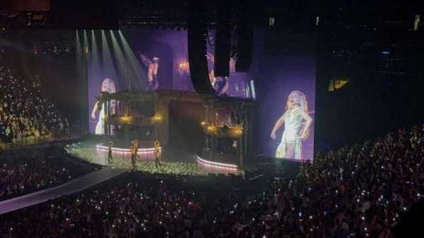 Madison Square Garden, bloc: 209, rangée: 2, place: 5