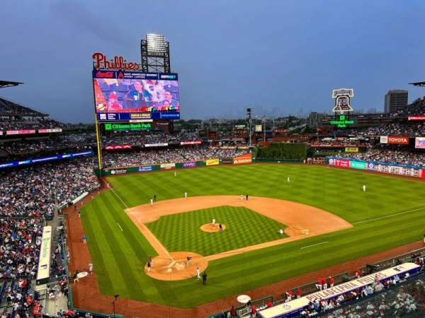 Citizens Bank Park, bloc: 318, rangée: 2, place: 13