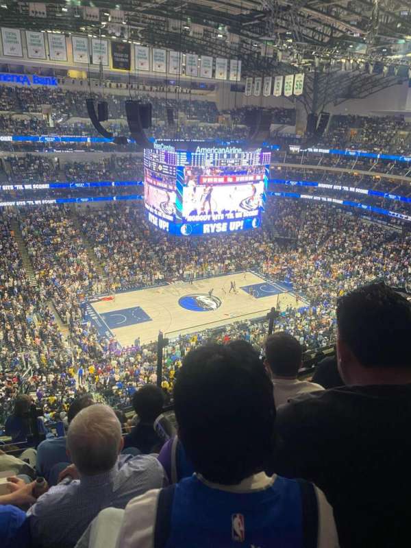 American Airlines Center, bloc: 329, rangée: J, place: 9