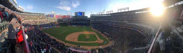 Globe Life Park in Arlington, bloc: 320, rangée: 1, place: 14