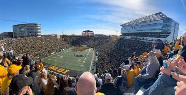 Kinnick Stadium, bloc: 334, rangée: 10, place: 14
