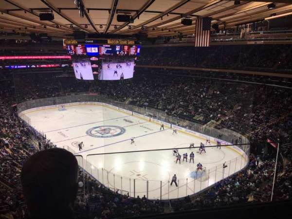 Madison Square Garden, bloc: 414, rangée: 2, place: 8