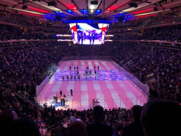 Madison Square Garden, bloc: 417, rangée: 4, place: 20