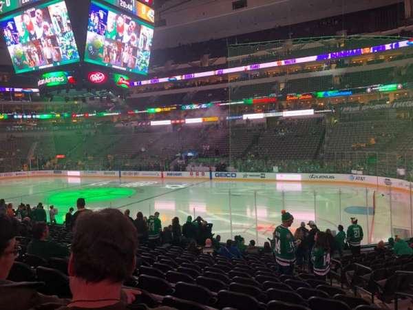 American Airlines Center, bloc: 104, rangée: R, place: 3