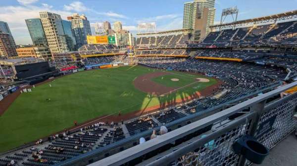 Petco Park, bloc: 320, rangée: 4D, place: 6