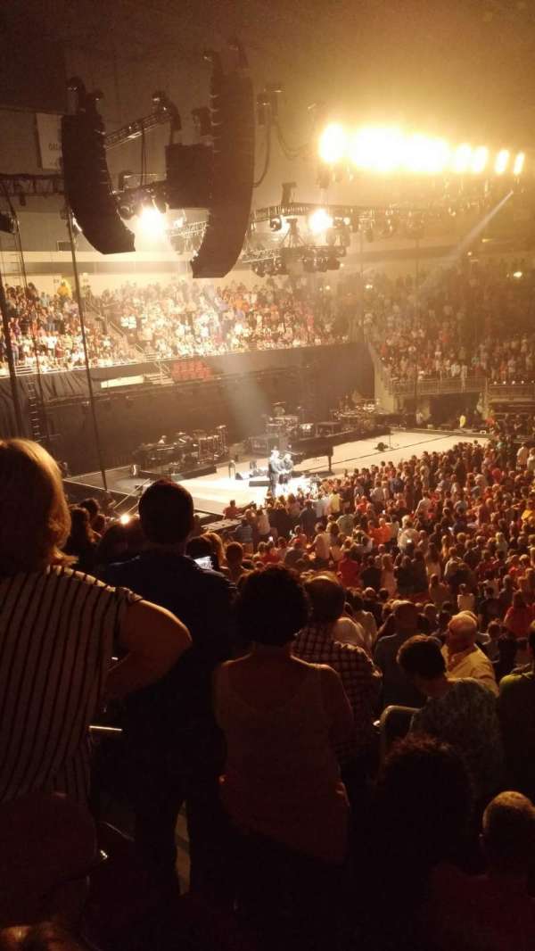Giant Center, bloc: 120, rangée: R, place: 15