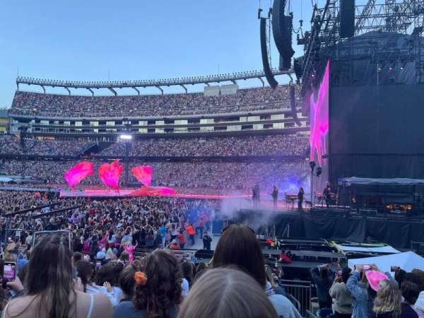 Gillette Stadium, bloc: 127, rangée: 12, place: 1