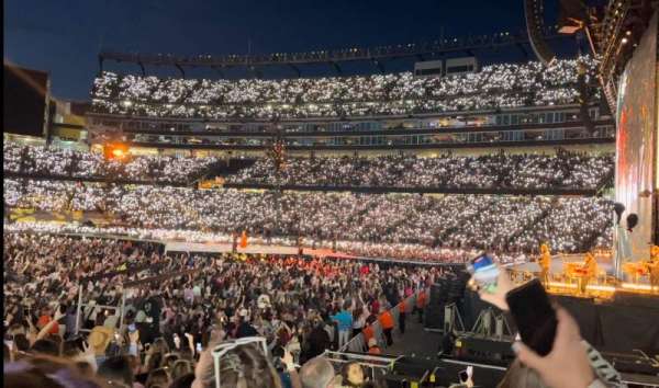 Gillette Stadium, bloc: 127, rangée: 12, place: 1