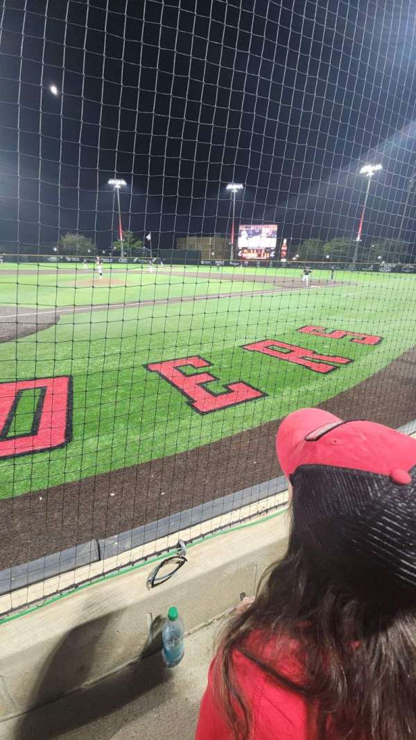 Dan Law Field, bloc: C2 Lower Club, rangée: 1, place: 2