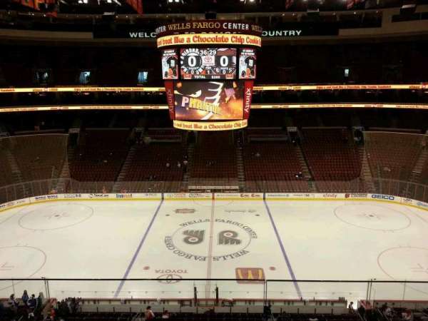 Xfinity Mobile Arena, bloc: 201, rangée: 2, place: 11