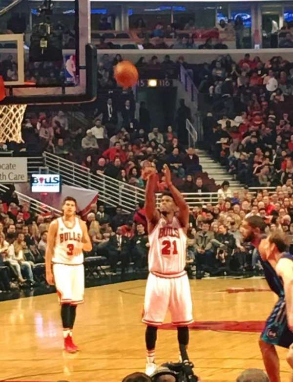 United Center, bloc: 105, rangée: L, place: 7