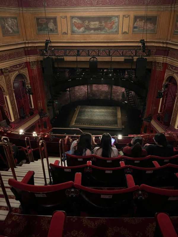 Phoenix Theatre, bloc: Grand Circle, rangée: G, place: 13