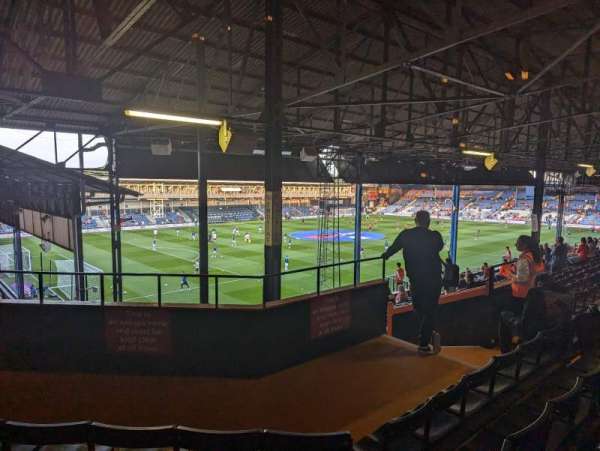 Kenilworth Road, bloc: Main Stand G, rangée: S, place: 41
